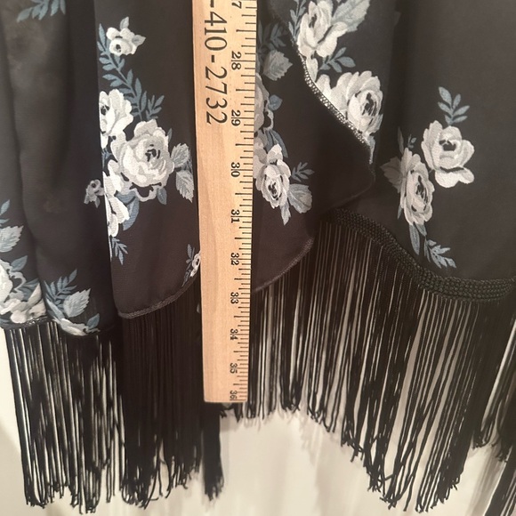 LuLaRoe Black Floral Fringe Kimono Dark Floral Layer Cover Up Sz L - Picture 3 of 7